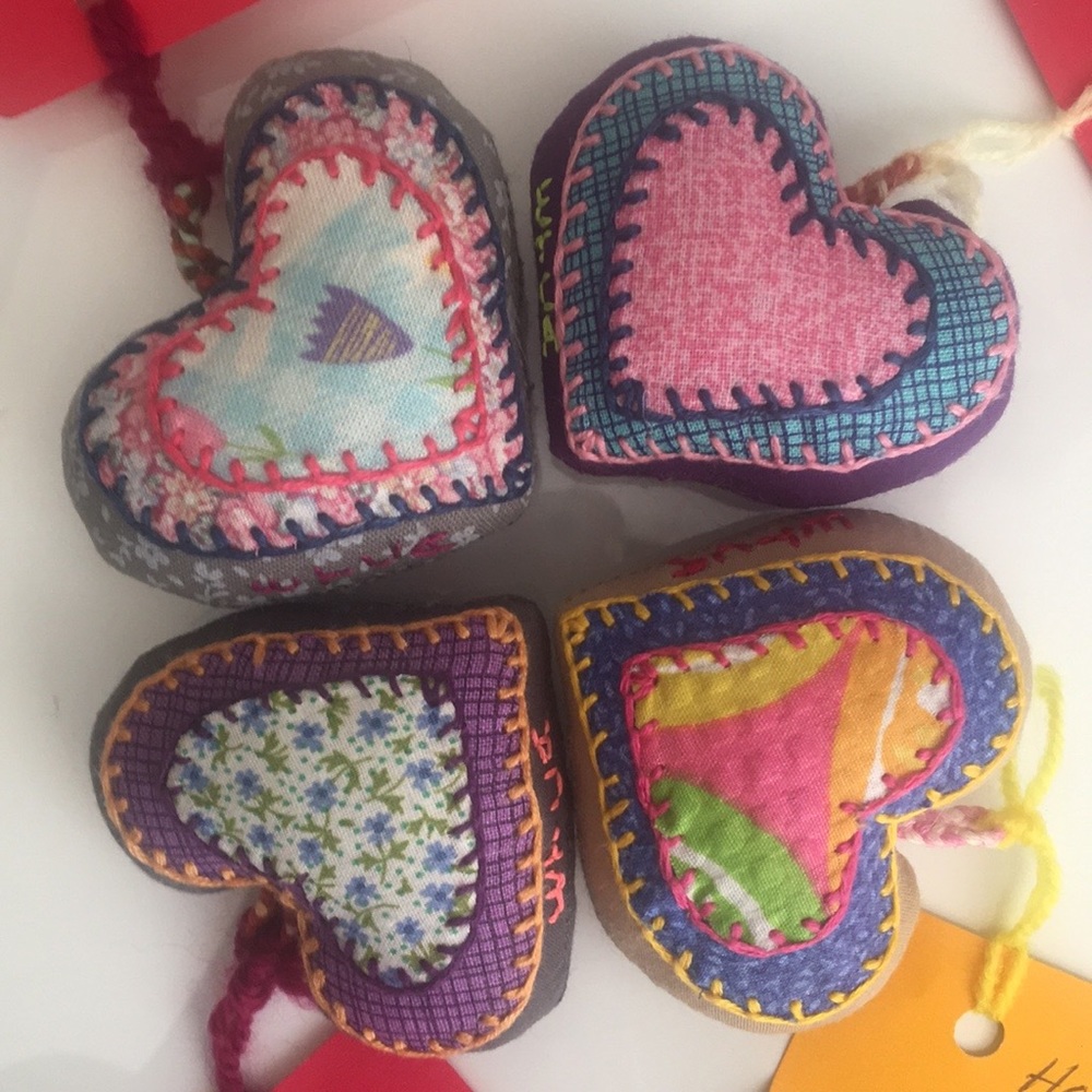 One hand embroidered heart 💕 - Picture 4 of 4